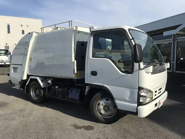 いすゞ エルフ PB-NKR81AN(2WD)の写真3