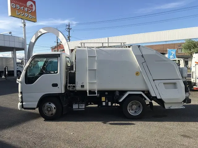 いすゞ エルフ PB-NKR81AN(2WD)の写真4