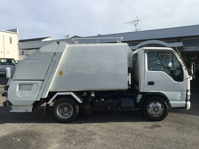 いすゞ エルフ PB-NKR81AN(2WD)の写真5