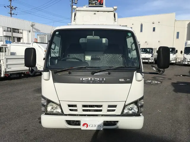 いすゞ エルフ PB-NKR81AN(2WD)の写真10