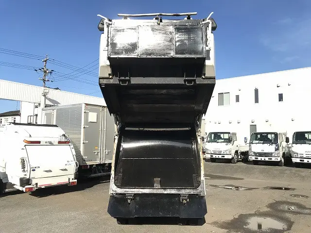 いすゞ エルフ PB-NKR81AN(2WD)の写真15