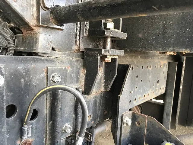 いすゞ エルフ PB-NKR81AN(2WD)の写真27