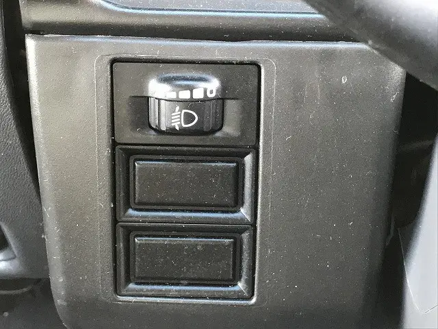 いすゞ エルフ PB-NKR81AN(2WD)の写真32