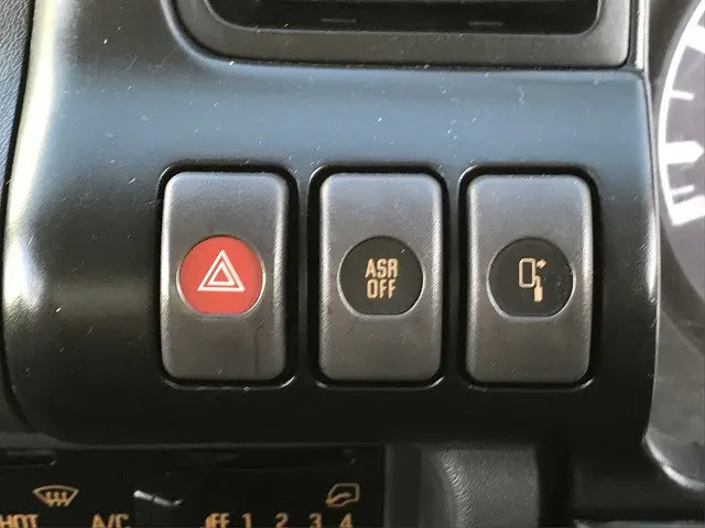 いすゞ エルフ PB-NKR81AN(2WD)の写真33