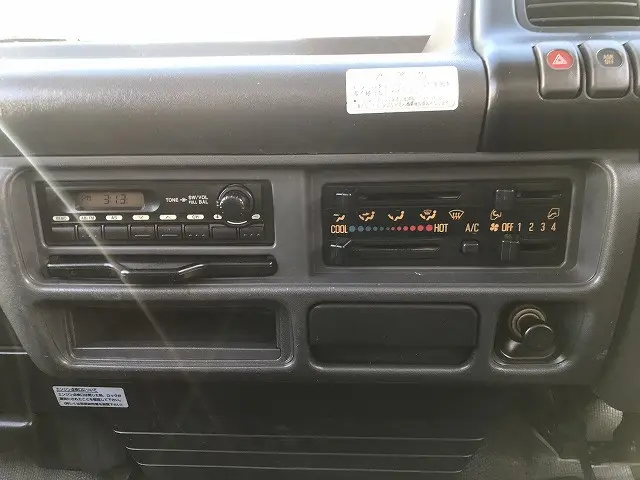 いすゞ エルフ PB-NKR81AN(2WD)の写真34