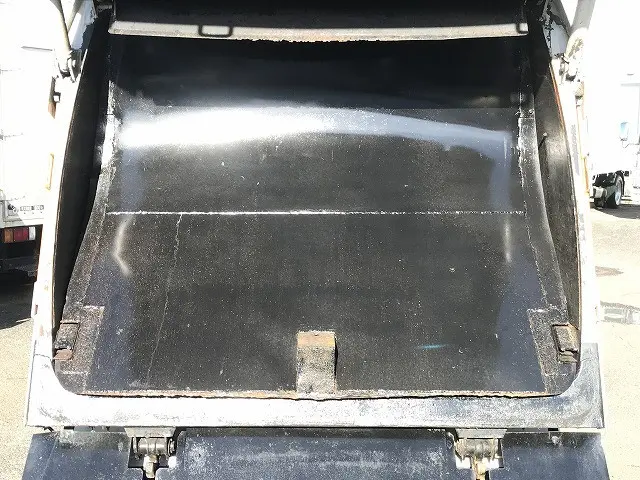 いすゞ エルフ PB-NKR81AN(2WD)の写真38