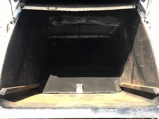 いすゞ エルフ PB-NKR81AN(2WD)の写真40