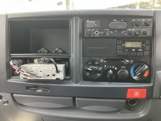 いすゞ エルフ TPG-NHR85AN(2WD)の写真32