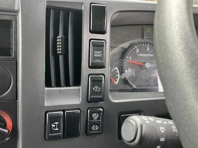 いすゞ エルフ 2RG-NMR88AN(2WD)の写真29