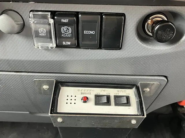 いすゞ エルフ 2RG-NMR88AN(2WD)の写真30