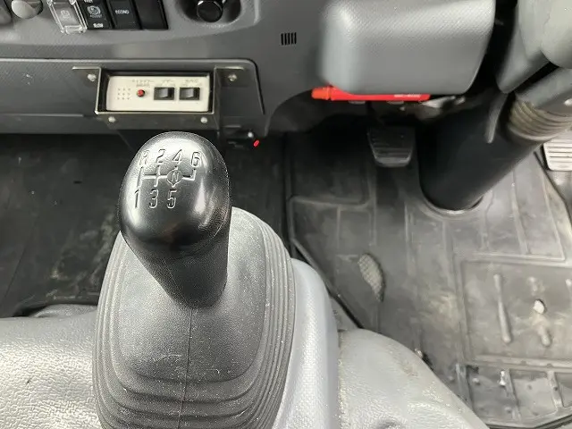 いすゞ エルフ 2RG-NMR88AN(2WD)の写真32