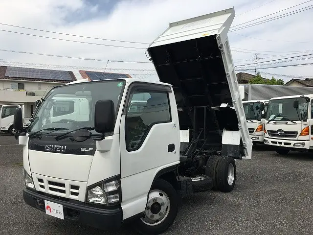 いすゞ エルフ PB-NKR81AD(2WD)の写真1