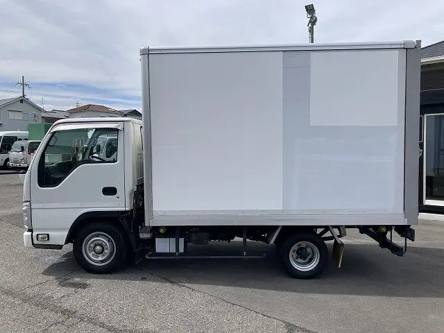 いすゞ エルフ TPG-NHR85AN(2WD)の写真4