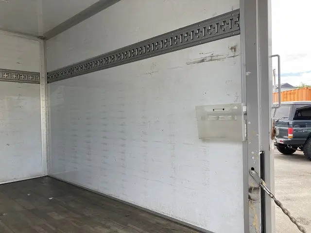 いすゞ エルフ TPG-NHR85AN(2WD)の写真12