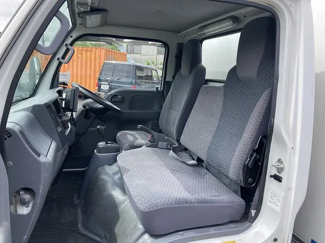 いすゞ エルフ TPG-NHR85AN(2WD)の写真28