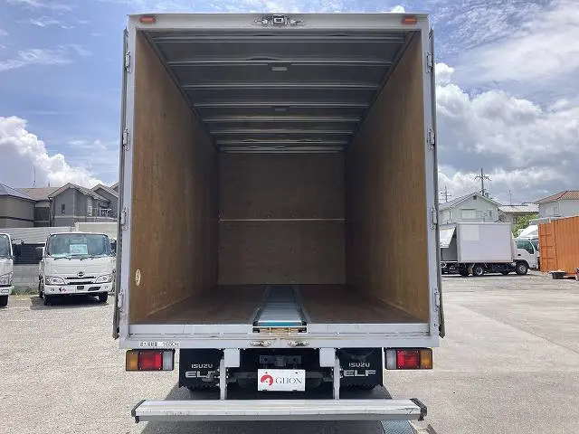 いすゞ エルフ TPG-NNR85AN(2WD)の写真9