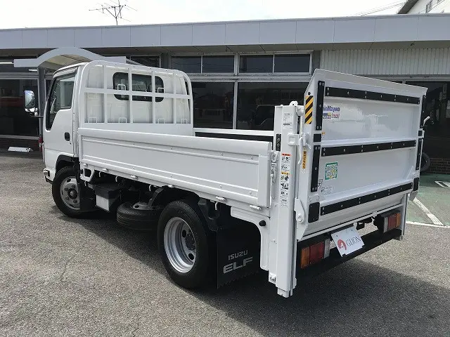 いすゞ エルフ 2RG-NKR88A(2WD)の写真1