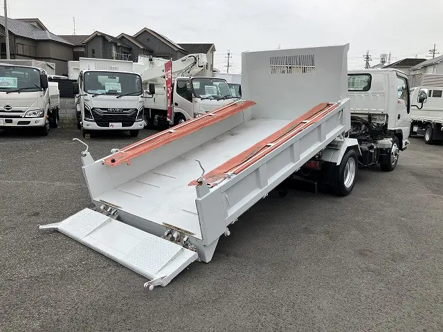 いすゞ エルフ TPG-NKR85AN(2WD)の写真8