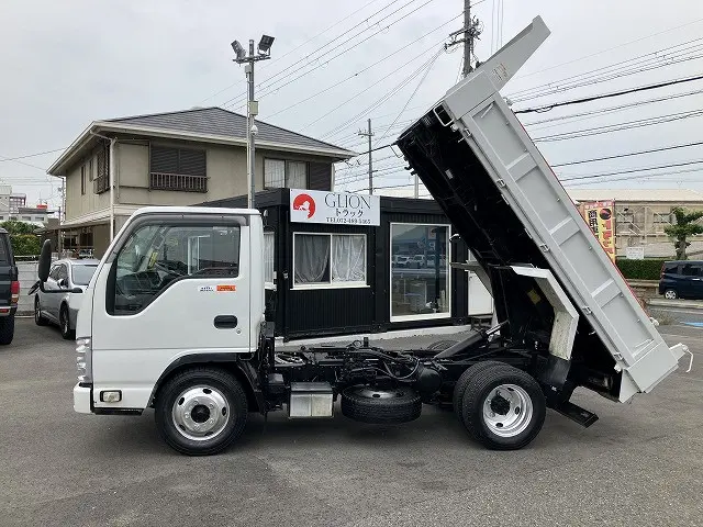 いすゞ エルフ TPG-NKR85AN(2WD)の写真11