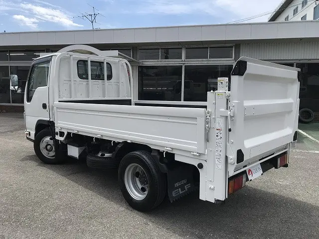 いすゞ エルフ TRG-NJR85A(2WD)の写真1