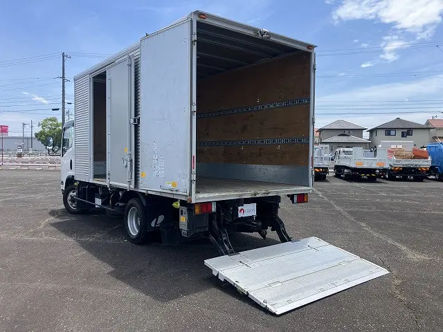 いすゞ エルフ 2PG-NPS88AN(4WD)の写真1