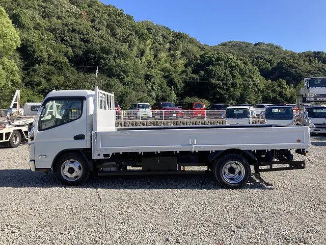 三菱 キャンター 2PG-FEAV0(2WD)の写真4