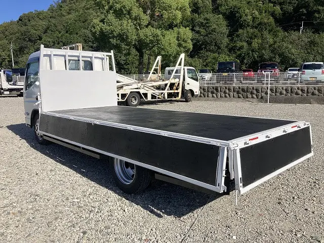 三菱 キャンター 2PG-FEAV0(2WD)の写真13