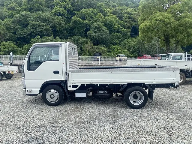いすゞ エルフ 2RG-NJR88A(2WD)の写真4