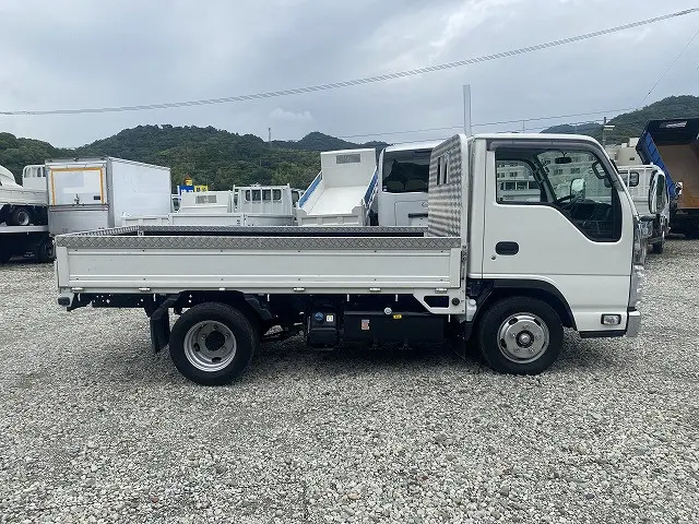 いすゞ エルフ 2RG-NJR88A(2WD)の写真5