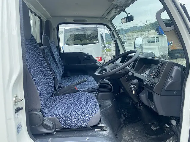 いすゞ エルフ 2RG-NJR88A(2WD)の写真26