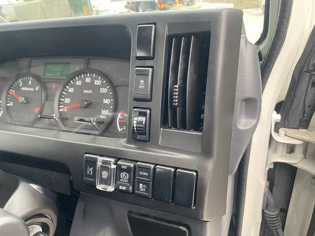 いすゞ エルフ 2RG-NJR88A(2WD)の写真30