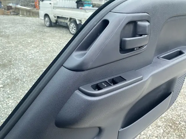 いすゞ エルフ 2RG-NJR88A(2WD)の写真31
