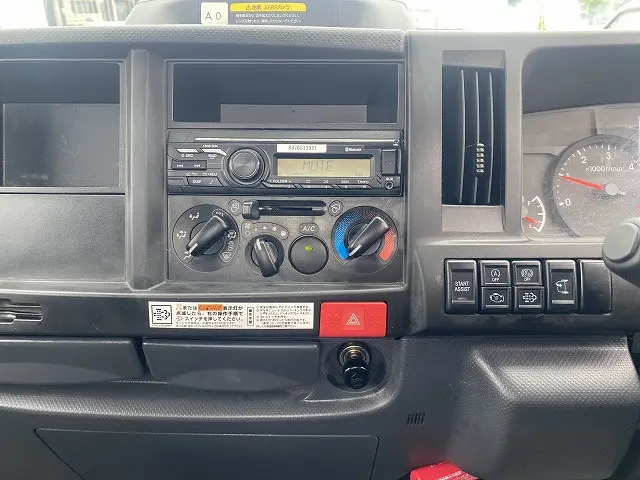 いすゞ エルフ 2RG-NJR88A(2WD)の写真33