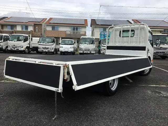 日野 デュトロ 2RG-XZU655M(2WD)の写真13