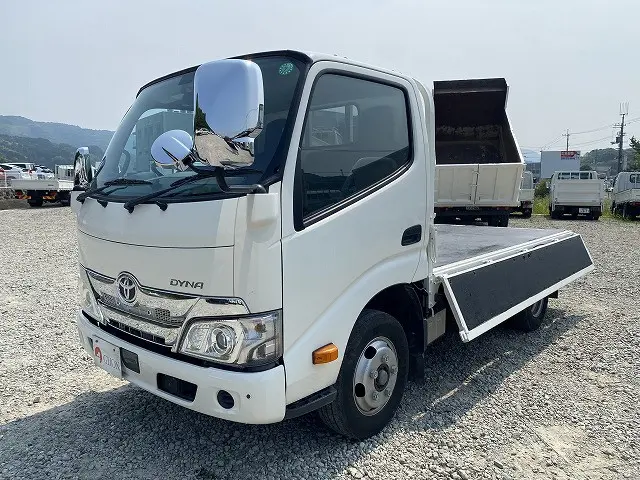 トヨタ ダイナ 2RG-XZU605(2WD)の写真1