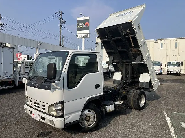 いすゞ エルフ PB-NKR81AD(2WD)の写真1