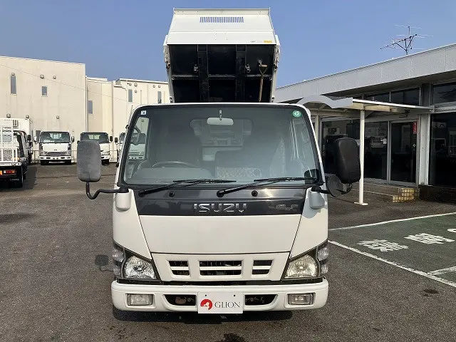 いすゞ エルフ PB-NKR81AD(2WD)の写真2