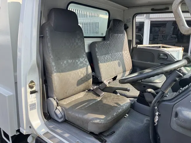 いすゞ エルフ PB-NKR81AD(2WD)の写真30