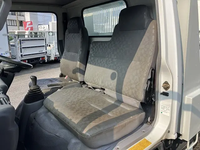 いすゞ エルフ PB-NKR81AD(2WD)の写真31