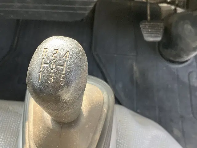 いすゞ エルフ PB-NKR81AD(2WD)の写真35