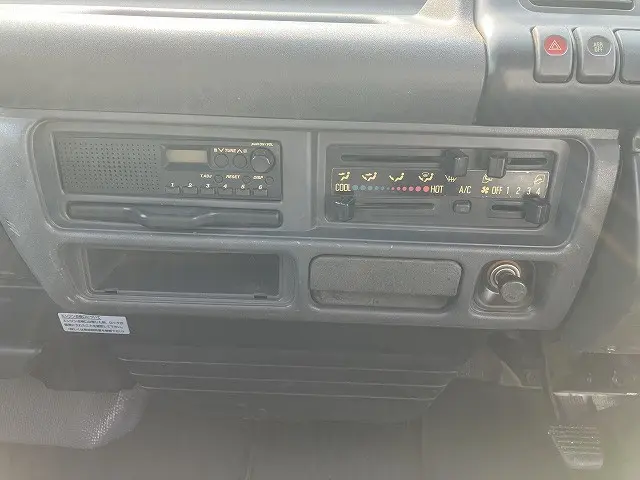 いすゞ エルフ PB-NKR81AD(2WD)の写真38