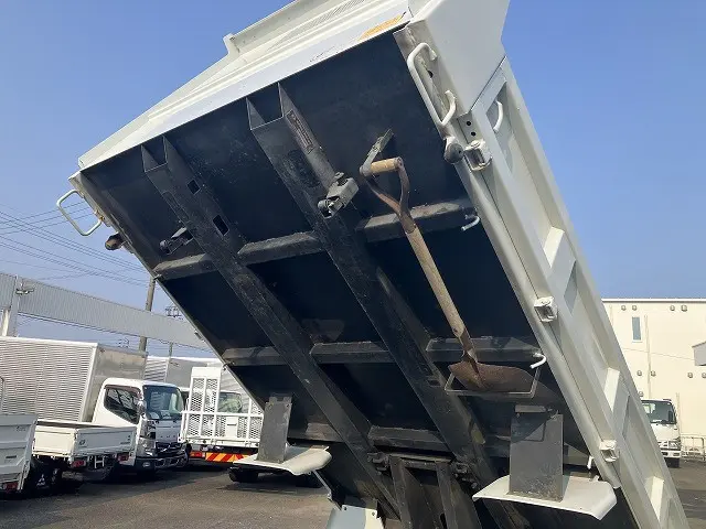 いすゞ エルフ PB-NKR81AD(2WD)の写真41