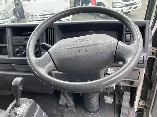 いすゞ エルフ TKG-NHR85A(2WD)の写真38
