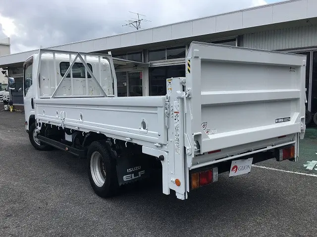 いすゞ エルフ BKG-NLR85AR(2WD)の写真6