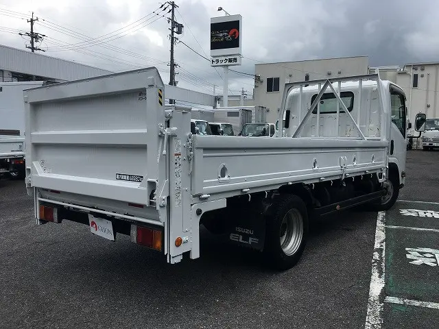 いすゞ エルフ BKG-NLR85AR(2WD)の写真8