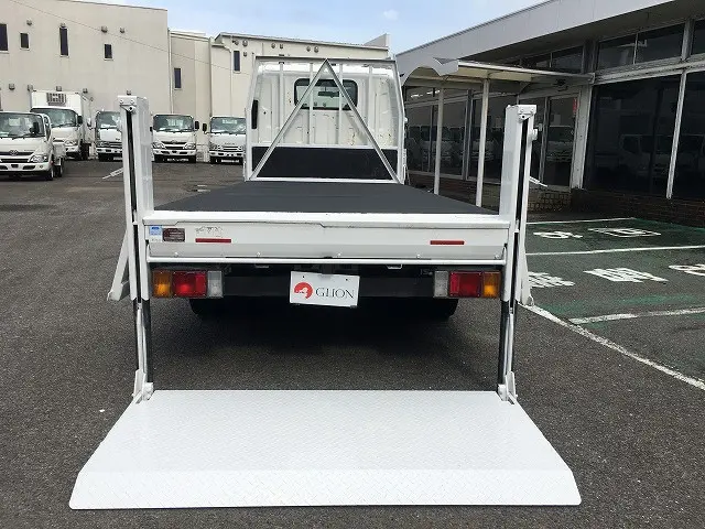 いすゞ エルフ BKG-NLR85AR(2WD)の写真14
