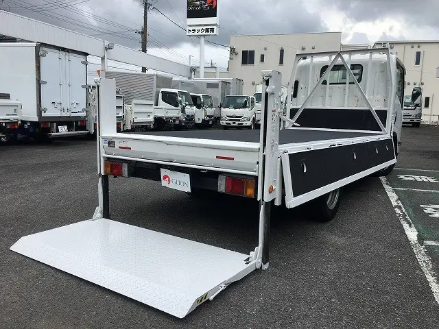 いすゞ エルフ BKG-NLR85AR(2WD)の写真15