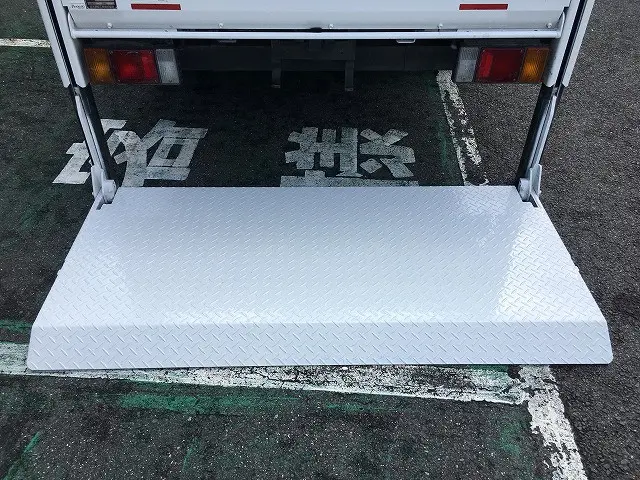 いすゞ エルフ BKG-NLR85AR(2WD)の写真18