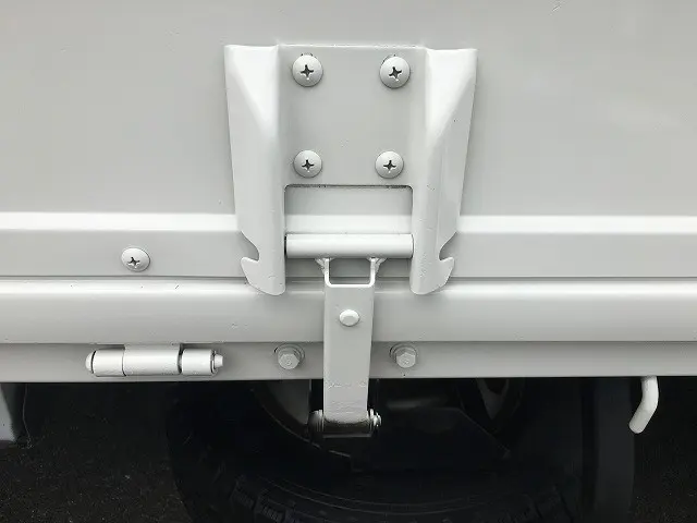 いすゞ エルフ BKG-NLR85AR(2WD)の写真23