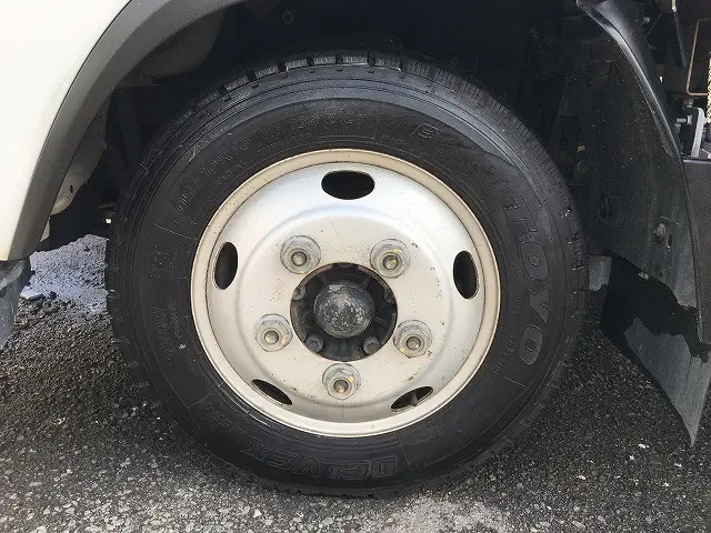 いすゞ エルフ BKG-NLR85AR(2WD)の写真40